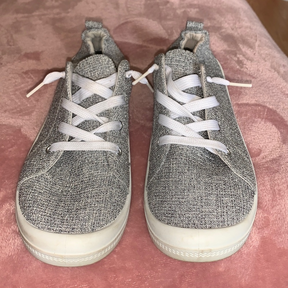 Walking sneakers